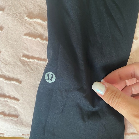 Size 6 lululemon capris - Picture 4 of 5